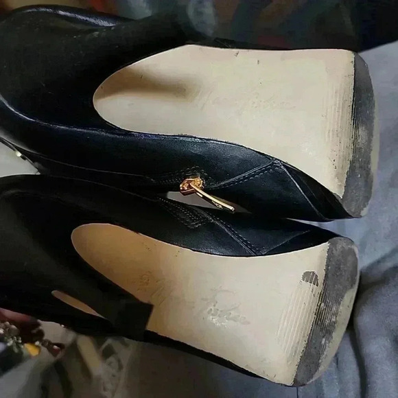 Marc Fisher booties. Size 6 - Picture 7 of 8